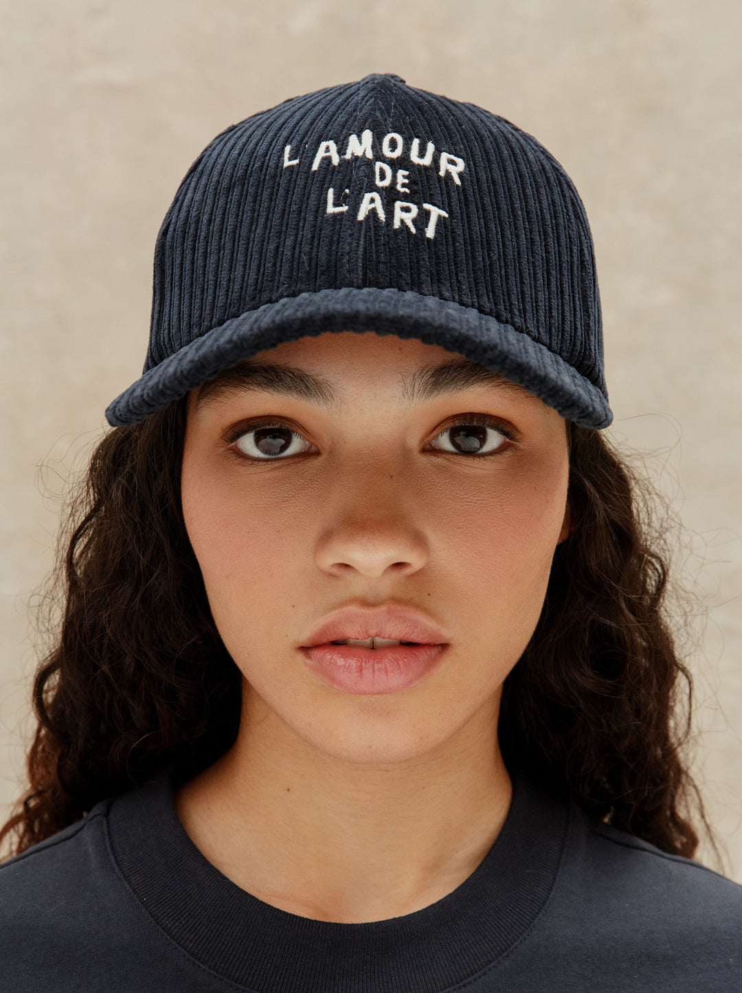 Casquette L'AMOUR DE L'ART velours bleu minuit