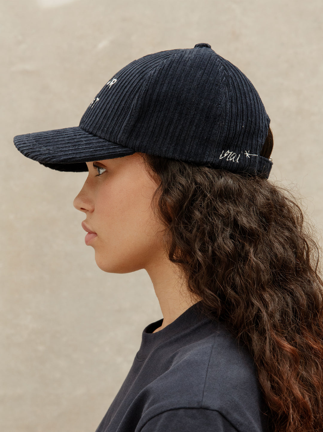 Casquette L'AMOUR DE L'ART velours bleu minuit