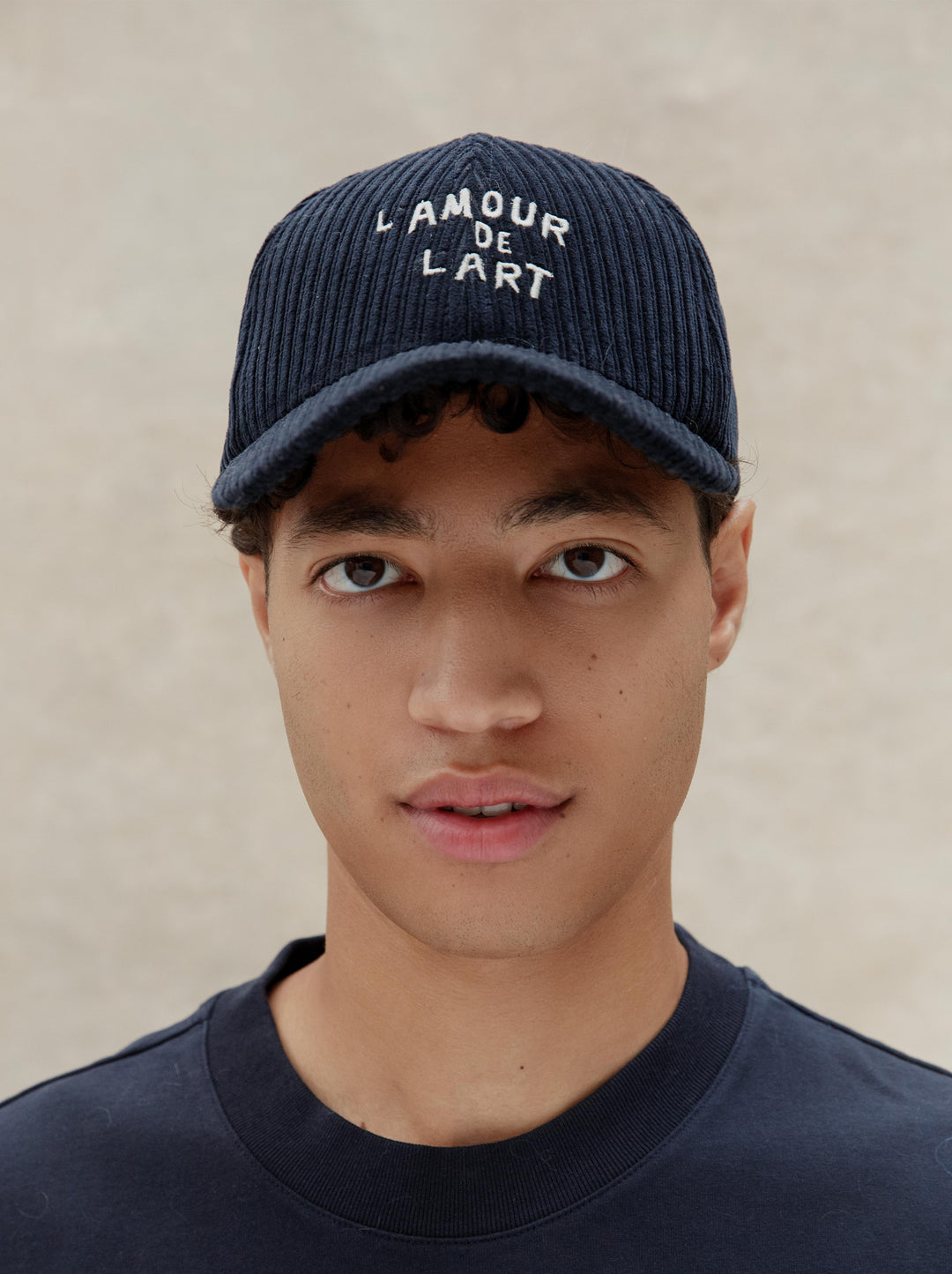 Casquette L'AMOUR DE L'ART velours bleu minuit