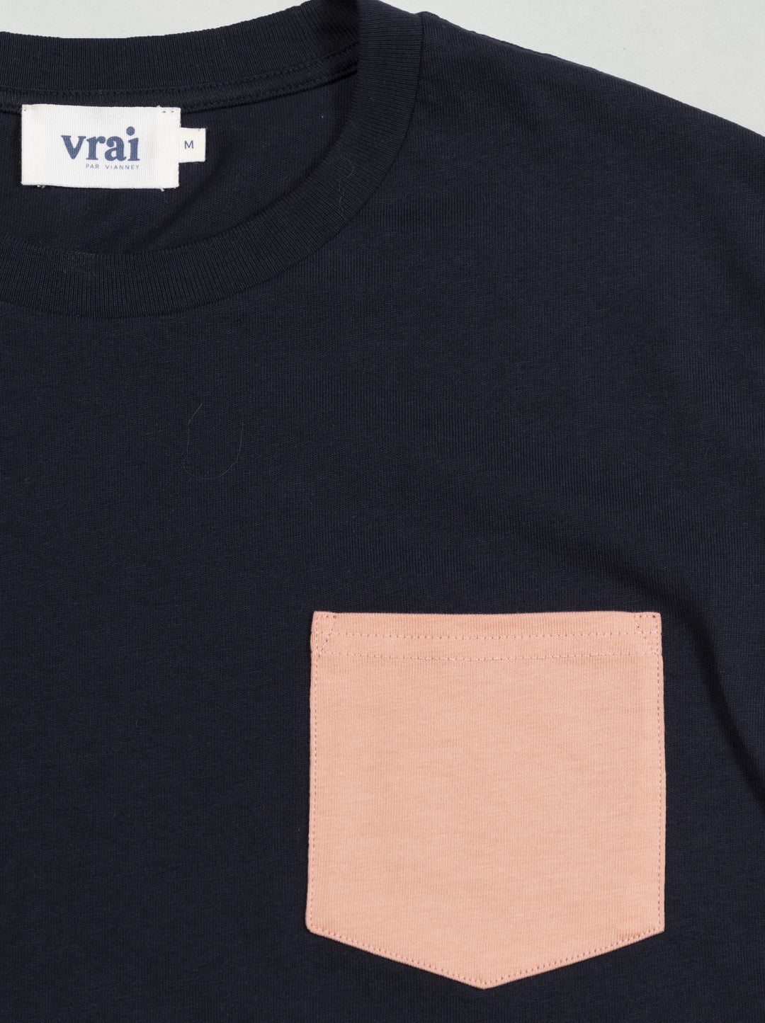 T-shirt VRAI VIANNEY marine poche corail